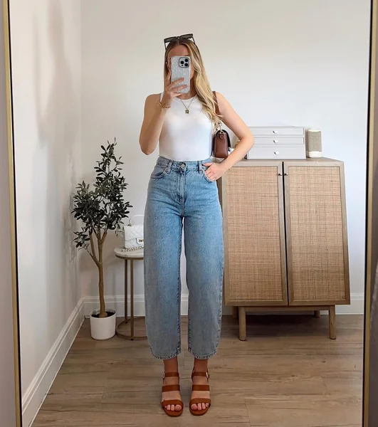 Cropped Light Wash Balloon Jeans