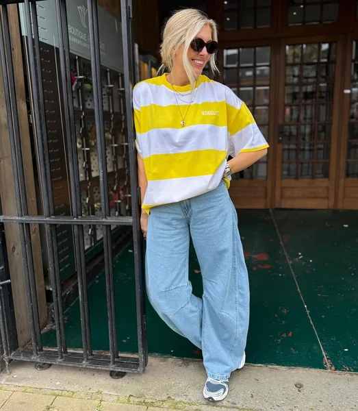 Light Wash Balloon Jeans Street Style