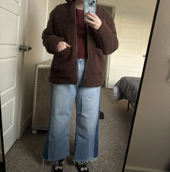 Oversized Sherpa Jacket for a Cozy Winter Concert Look