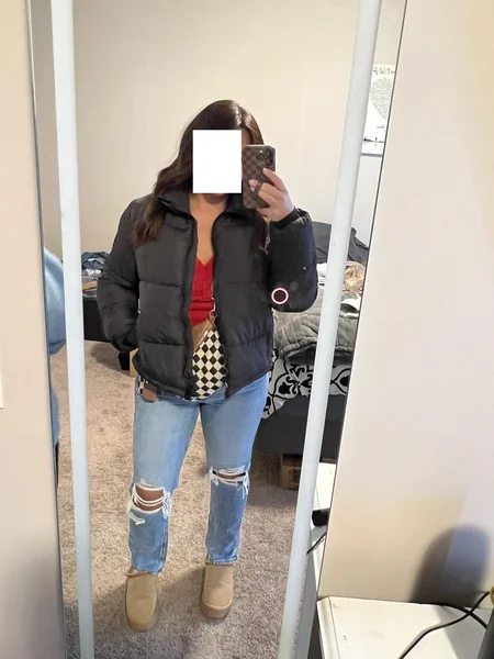 Cropped Puffer Jacket for a Trendy Winter Concert Look