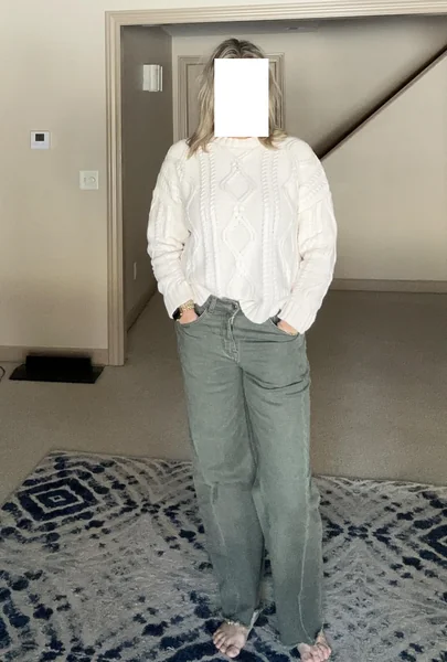 High-Waisted Wide Leg Jeans for a Stylish Winter Concert Look