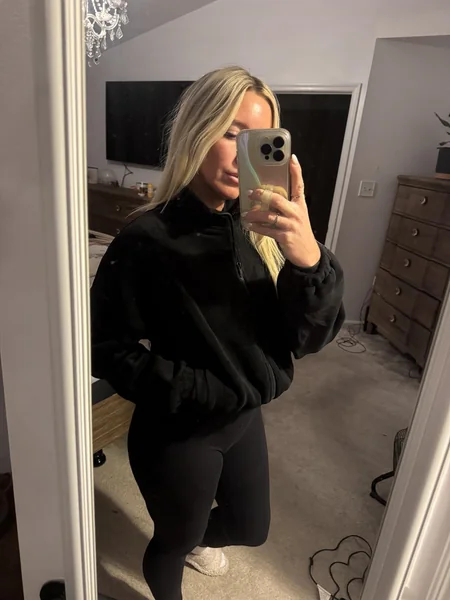 Cozy Oversized Fleece Jacket for Winter Concert