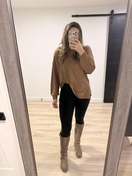 Oversized Ribbed Knit Tunic for Stylish Winter Concert Layering