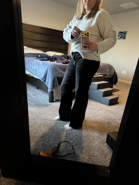 Baggy Wide Leg Jeans for Trendy Jean Winters Outfits