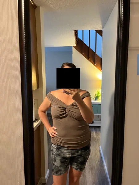 Chic Off-Shoulder Twist Knot Top – Perfect Going Out Outfit for Black Women