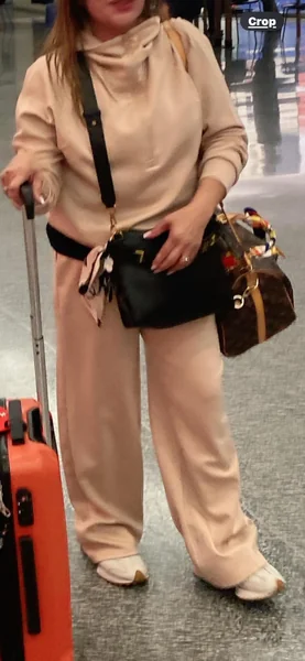 Comfortable Wide-Leg Lounge Set – Stylish Travel Outfit for Women