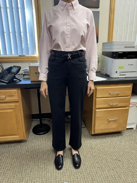 Straight-Leg Work Pant – Timeless Office Outfit Essential