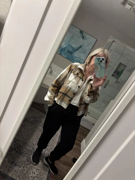 Casual Cropped Plaid Shacket Winter Fashion Outfit for Women