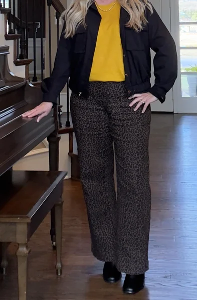 Leopard Print Wide-Leg Jeans Outfit for Cold Days