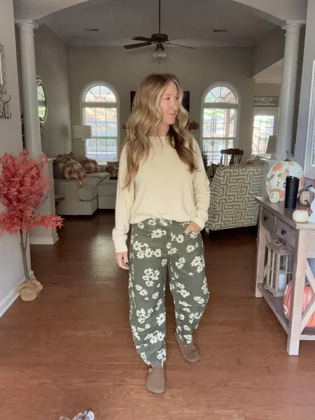 Distressed Floral Baggy Jeans with Fitted Top