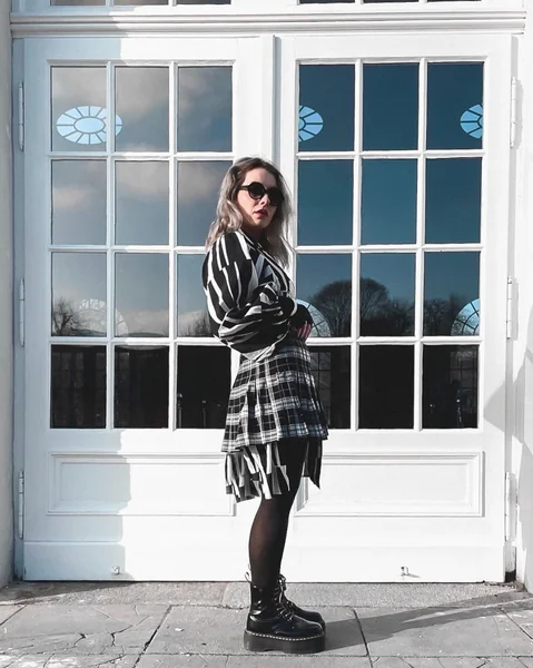 Monochrome Plaid Skirt Street Look