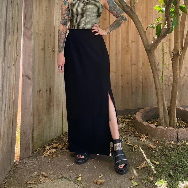 Black Side-Slit Maxi Skirt Style