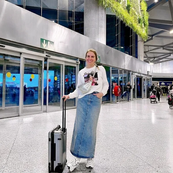 Casual Maxi Denim Skirt with Graphic Sweatshirt