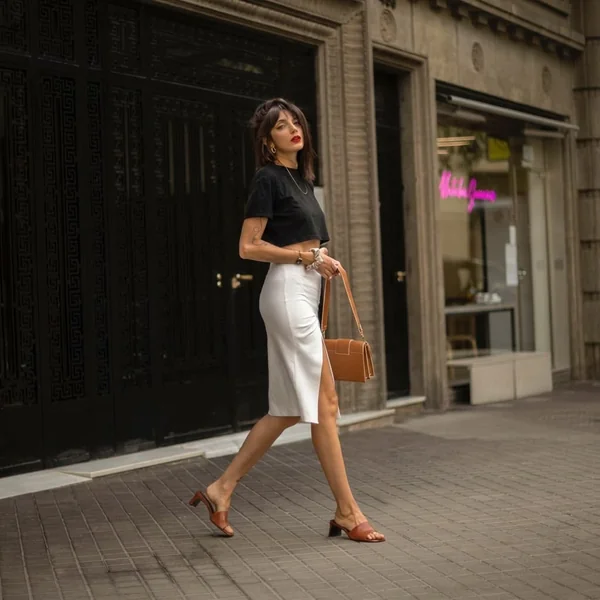 Chic White Midi Skirt Look