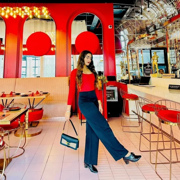 Long-Sleeve Scoop-Neck Red Top