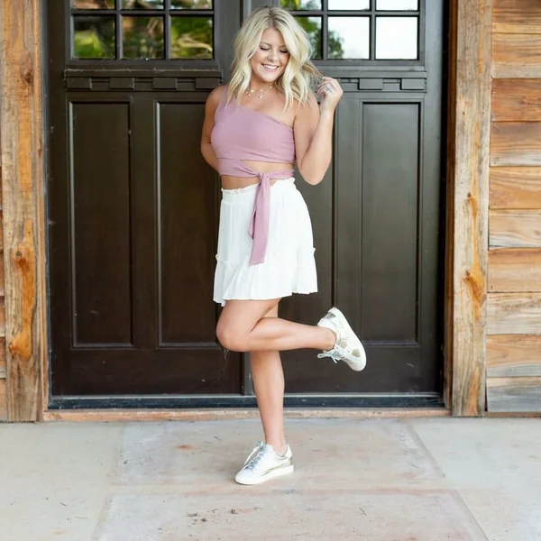 Casual Summer White Ruffle Skirt Styling