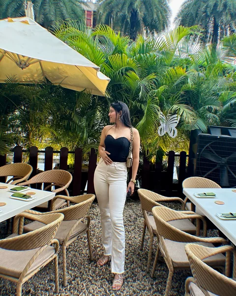 Chic Black Bustier & Cream Denim