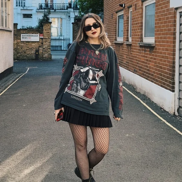 Oversized Graphic Top & Pleated Mini