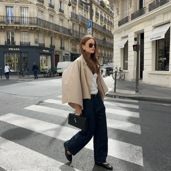 Voluminous Beige Jacket with Dark Wide-Leg Denim