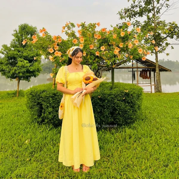 Monochrome Yellow Puff-Sleeve Maxi