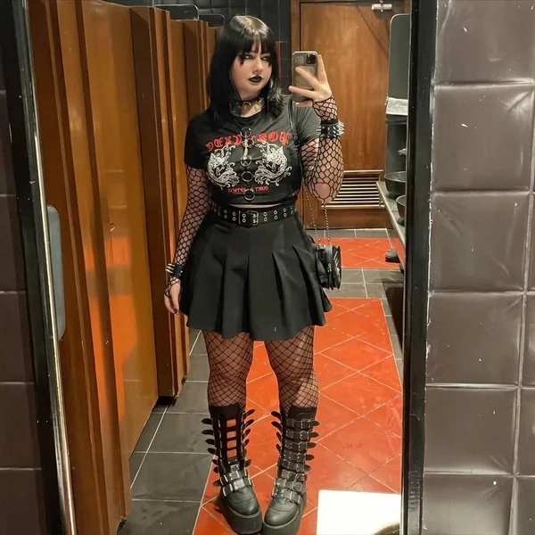 Edgy All-Black Grunge Ensemble